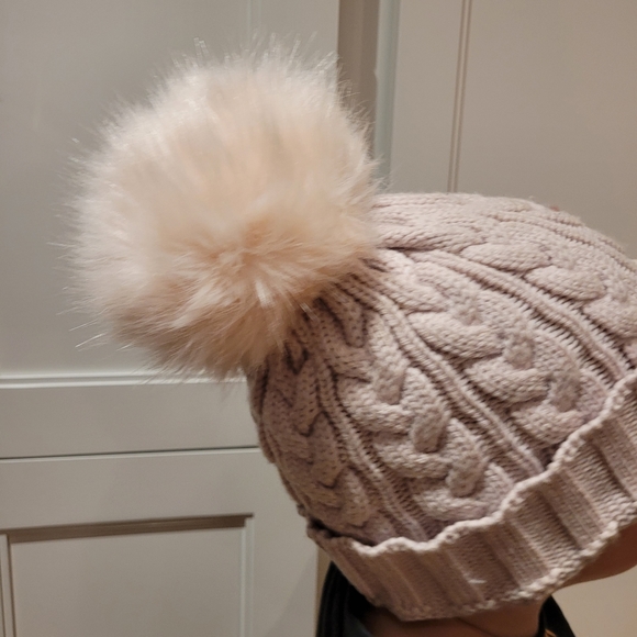 Lindo Accessories - Pink Faux Fox Fur Snap-on POM POM for Toques.   LARGE LUXURY 4"+ size